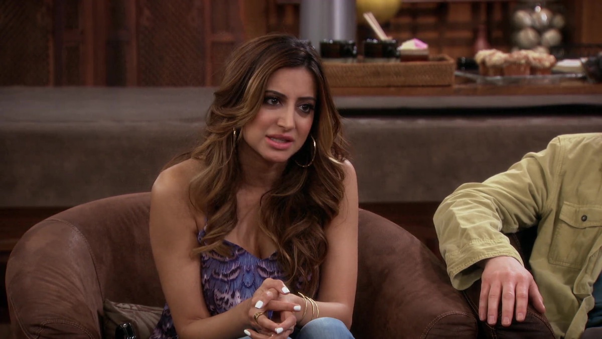 Charlie y la venganza de la sexi nerd - Anger Management (temporada 5 ...