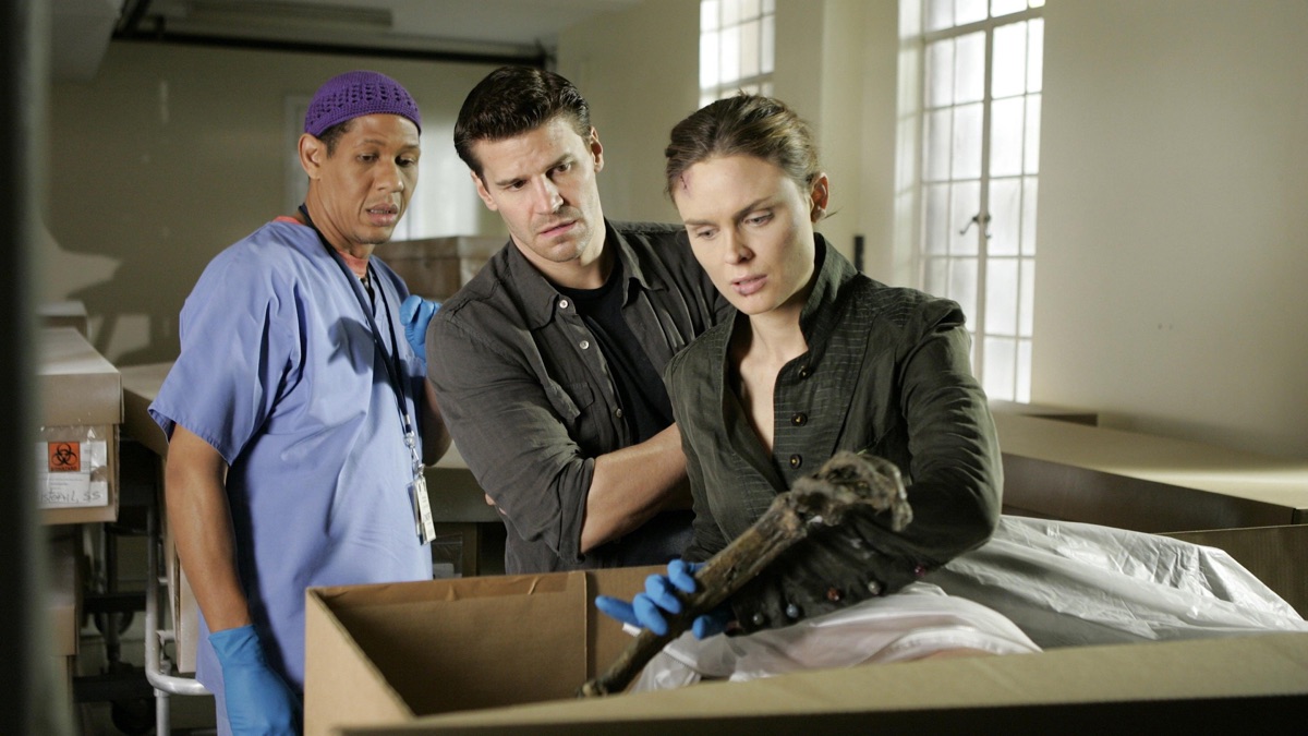 The Man in the Bones (Season 1, Episode 19) Apple TV