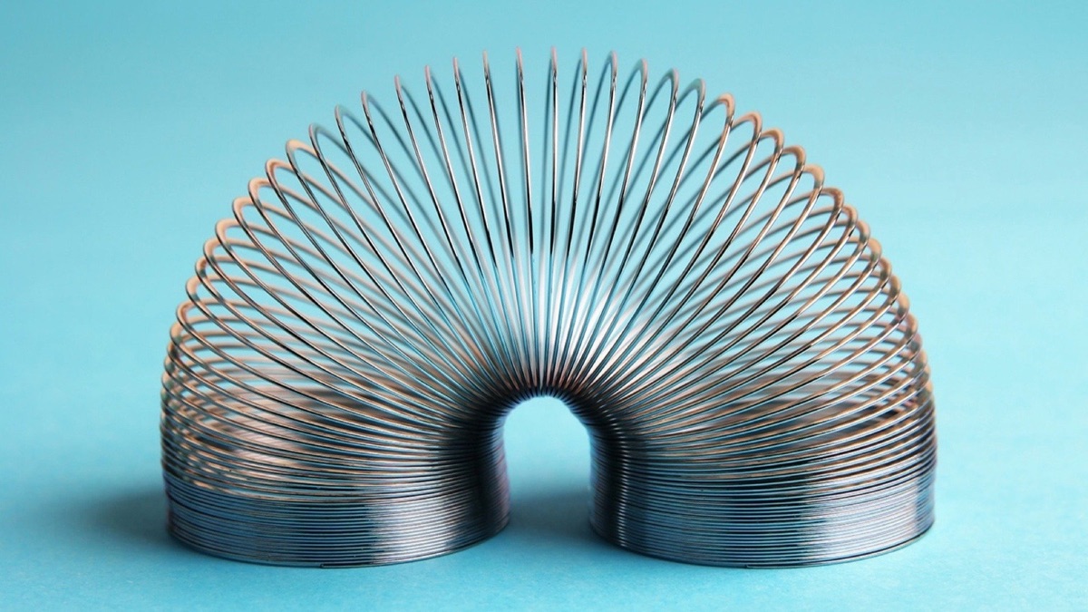 ‎Enigmas of Everyday Objects - Mind-Bending Math: Riddles and Paradoxes ...
