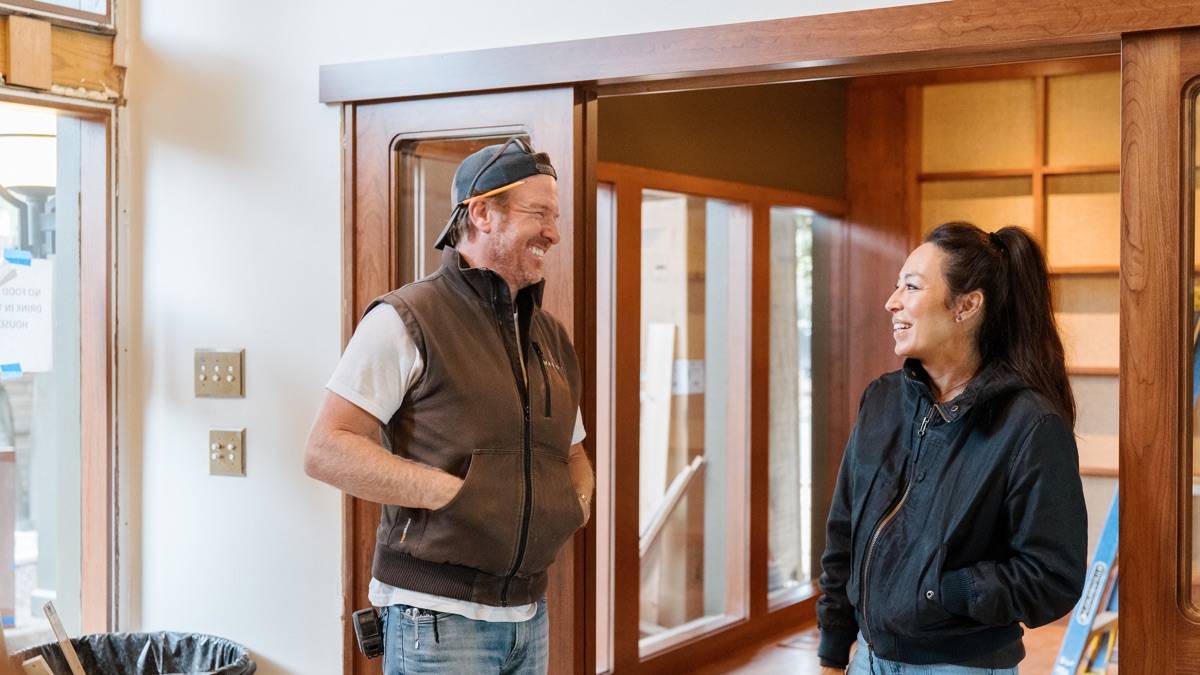 ‎Installing Showstoppers – Fixer Upper: The Lakehouse (Season 1 ...