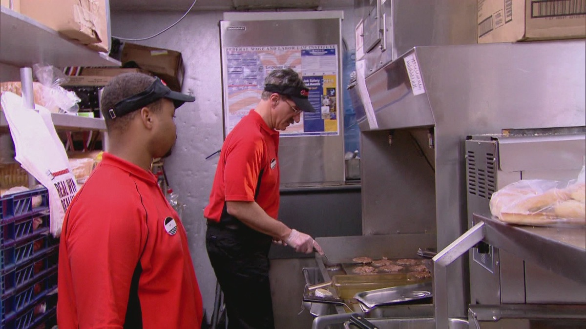 ‎Checkers & Rally's – Undercover Boss (Season 3, Episode 4) - Apple TV (CA)
