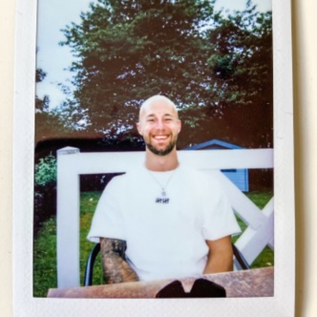 AppleMusic profile picture for @nick_john
