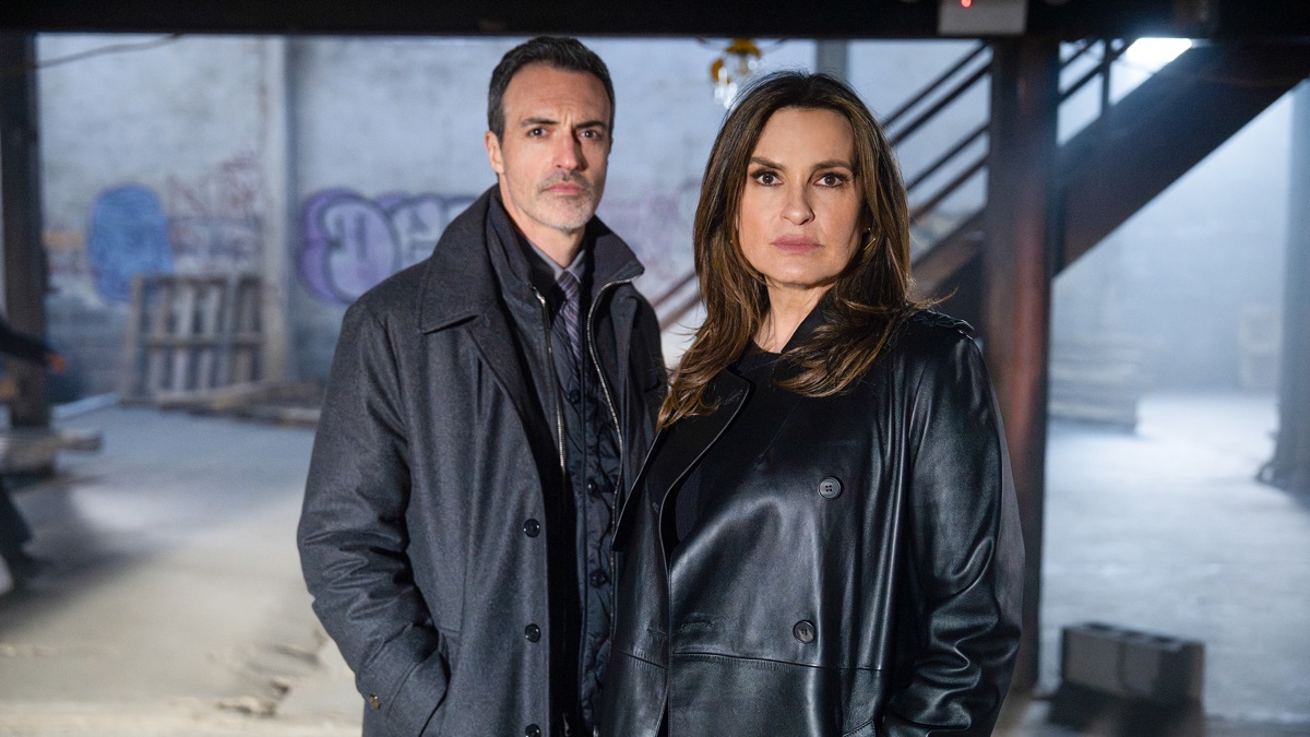 ‎Play With Fire Part 1 – Law & Order (Season 24, Episode 19) - Apple TV ...
