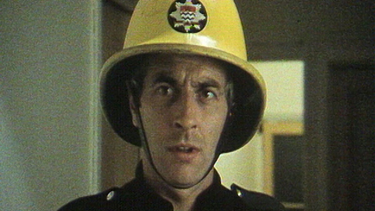 Pilot Film - London's Burning (Series 1, Episode 1) - Apple TV (UK)