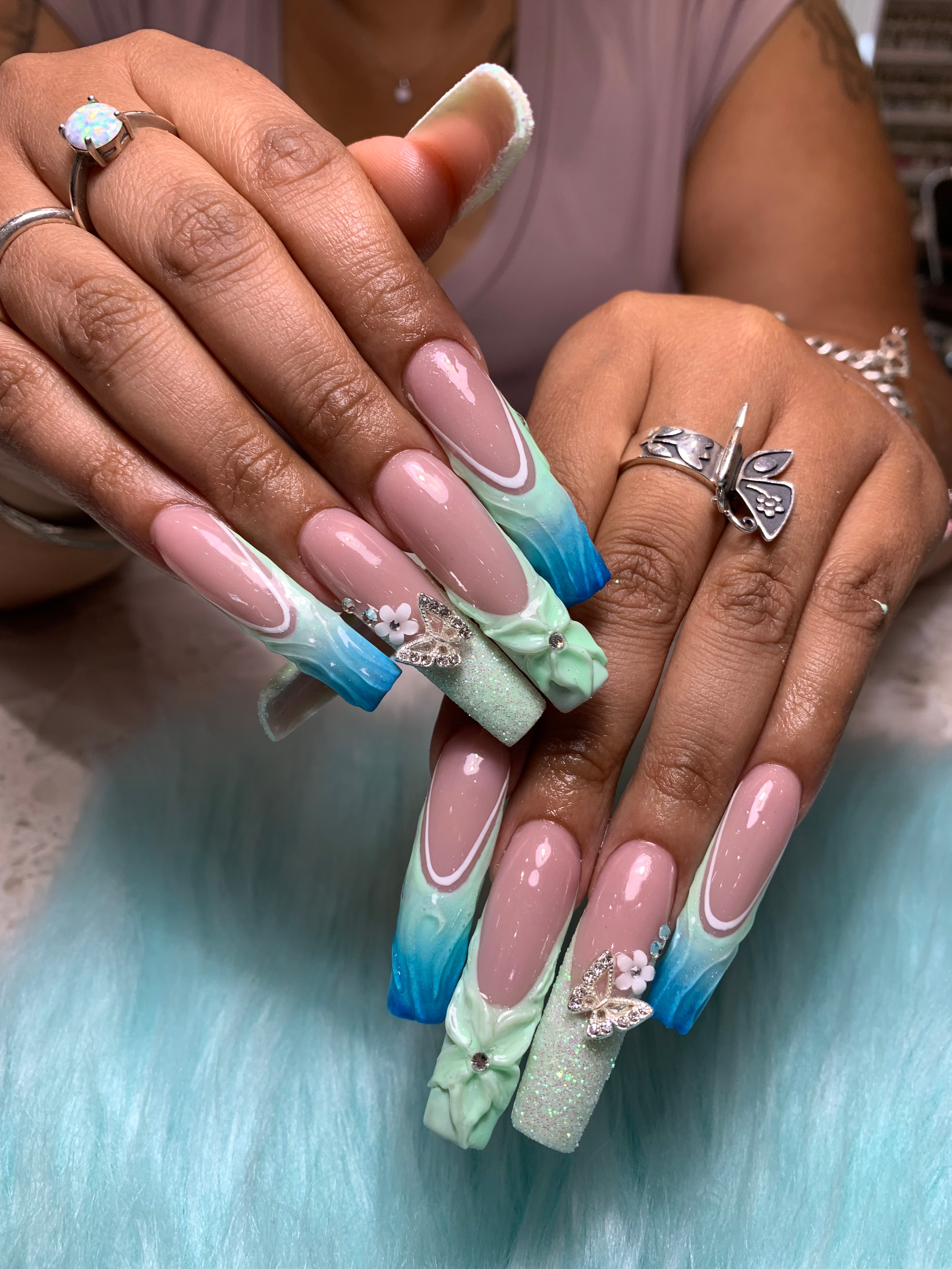 LUXX NAIL BAR – San Antonio