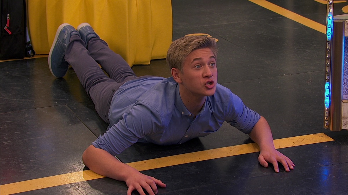 Breaking Bad News Game Shakers (Series 3, Episode 14) Apple TV (SI)