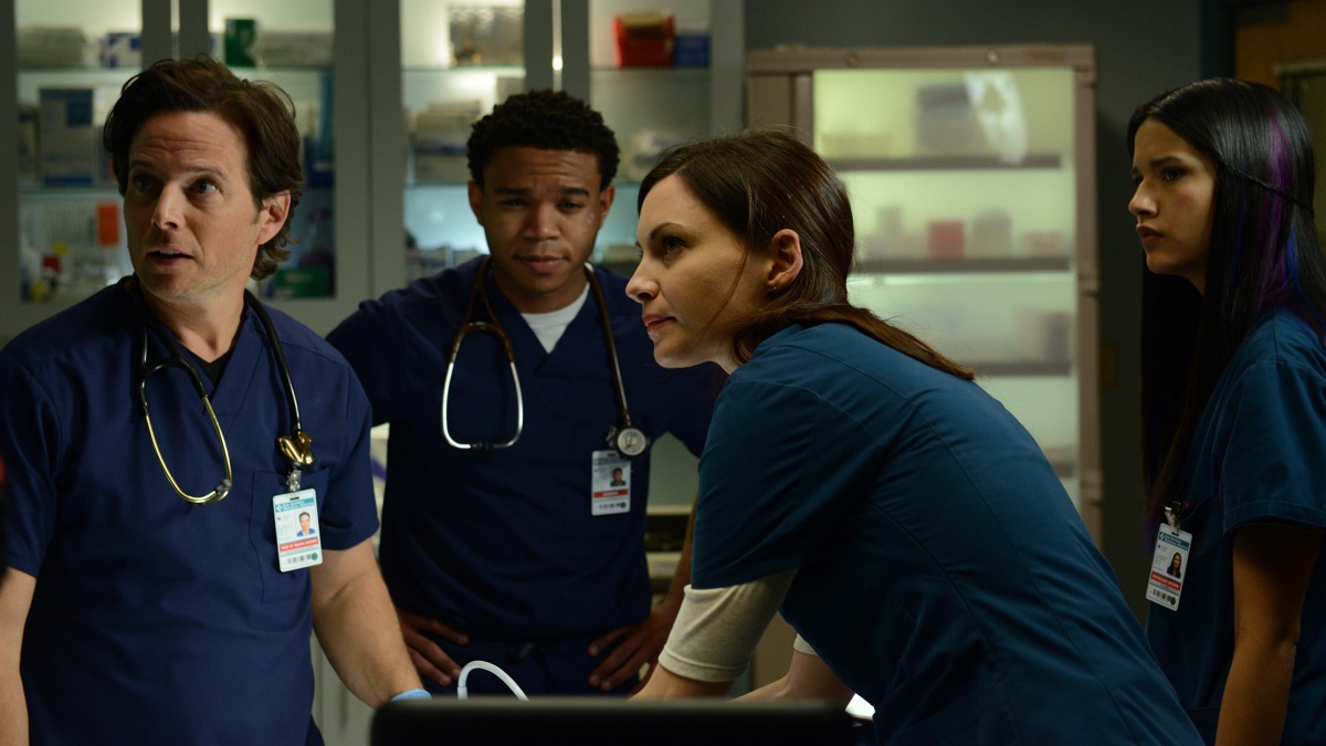 Los tiempos están cambiando - The Night Shift (temporada 3, episodio 1) -  Apple TV