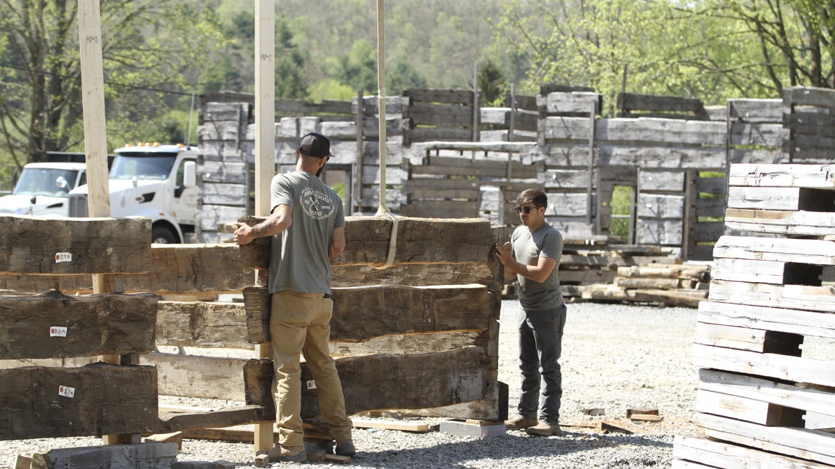 ‎Secrets From the Boneyard - Barnwood Builders (Series 16, Episode 6 ...