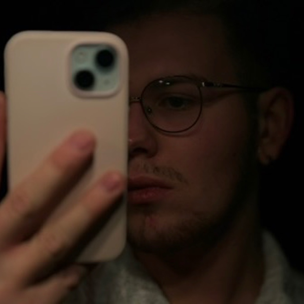 AppleMusic profile picture for @portrait