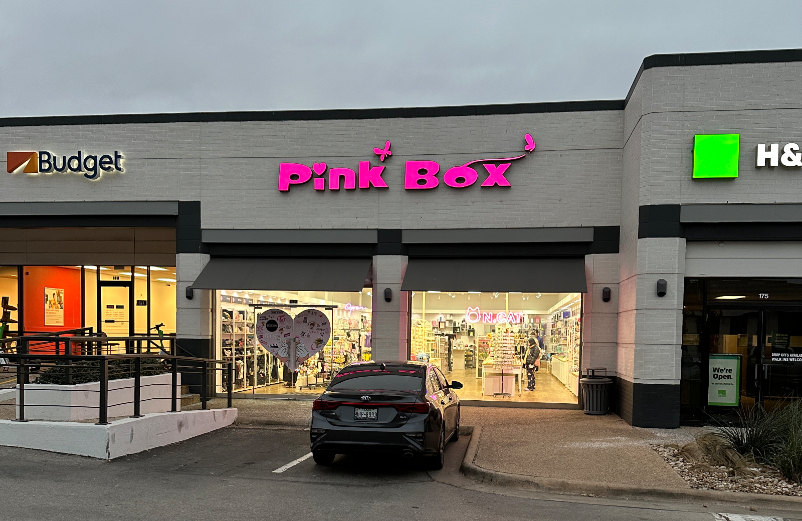 ぱくさん専用 Pink Box in Austin, TX United States - Apple Maps