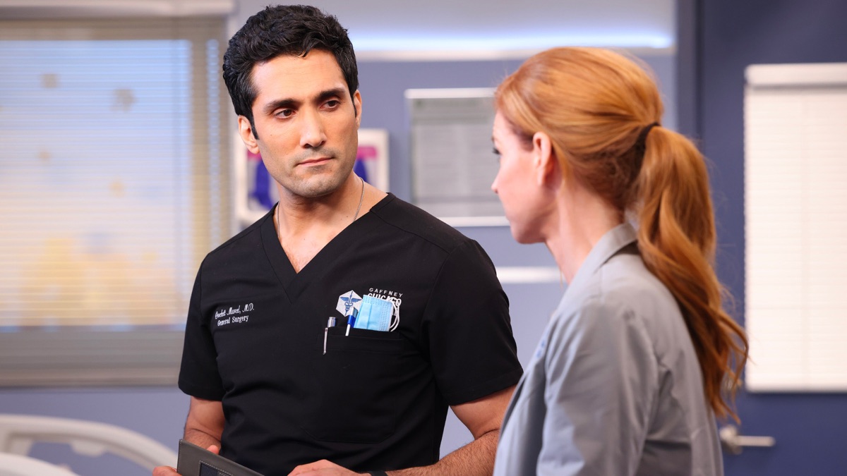 ‎Secret Santa Has a Gift for You - Chicago Med (Series 7, Episode 9 ...