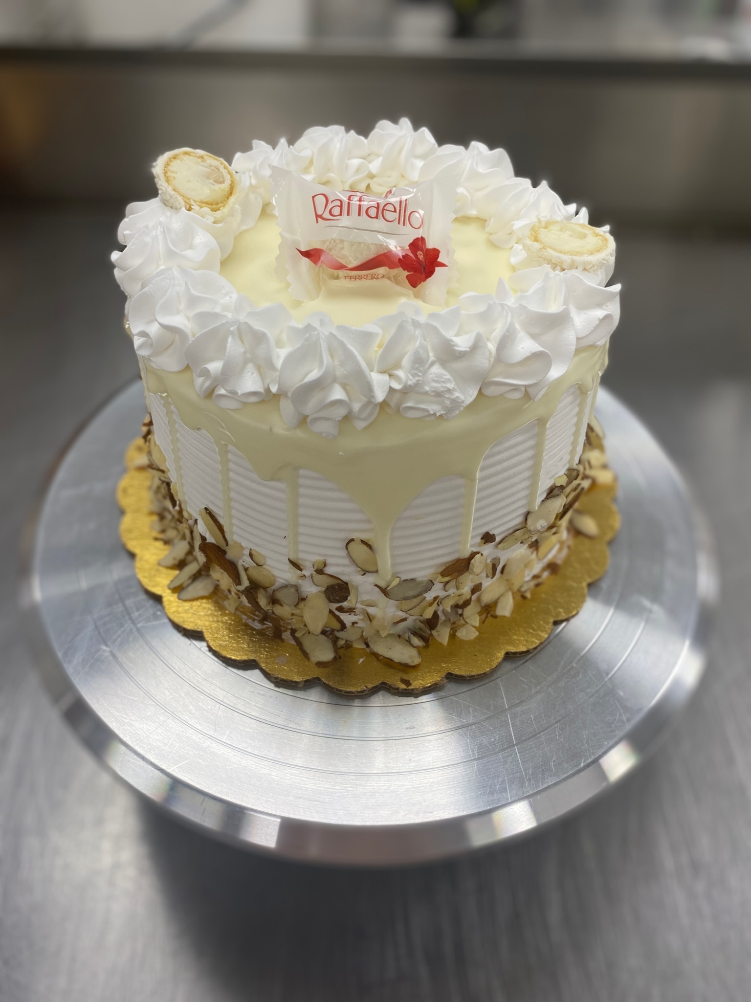 Max’s International Market & Bakery