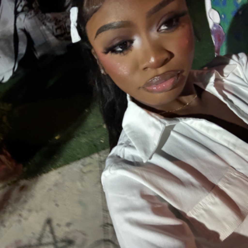 AppleMusic profile picture for @dollhouse
