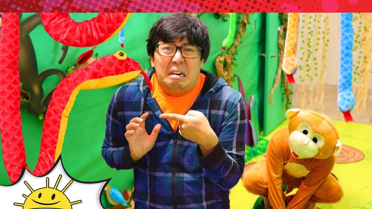 Ryan's Daddy Escapes a Giant Jungle Box Fort! - Ryan's World (Series 5