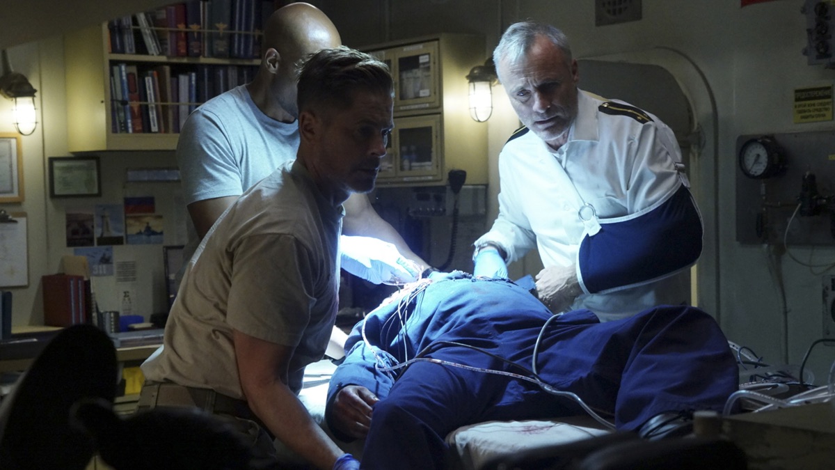 ‎What Lies Beneath Code Black (Series 2, Episode 7) Apple TV (BE)(01)