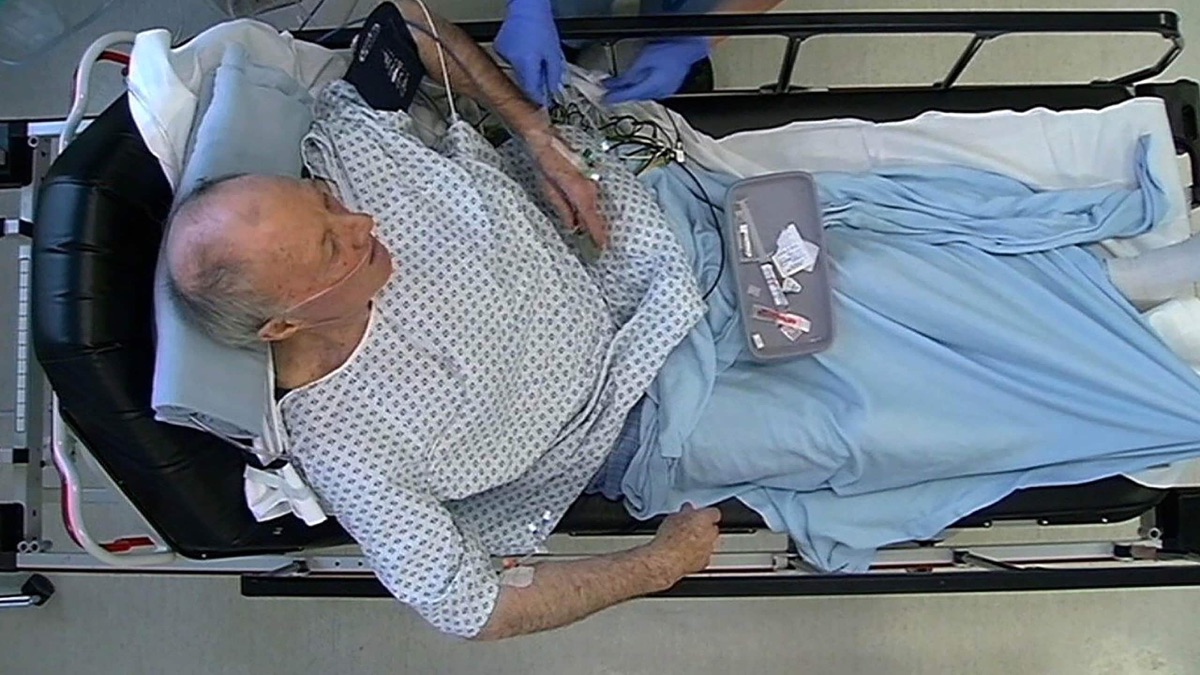 Episode 12 - 24 Hours In A&E (Season 6, Episode 5) - Apple TV