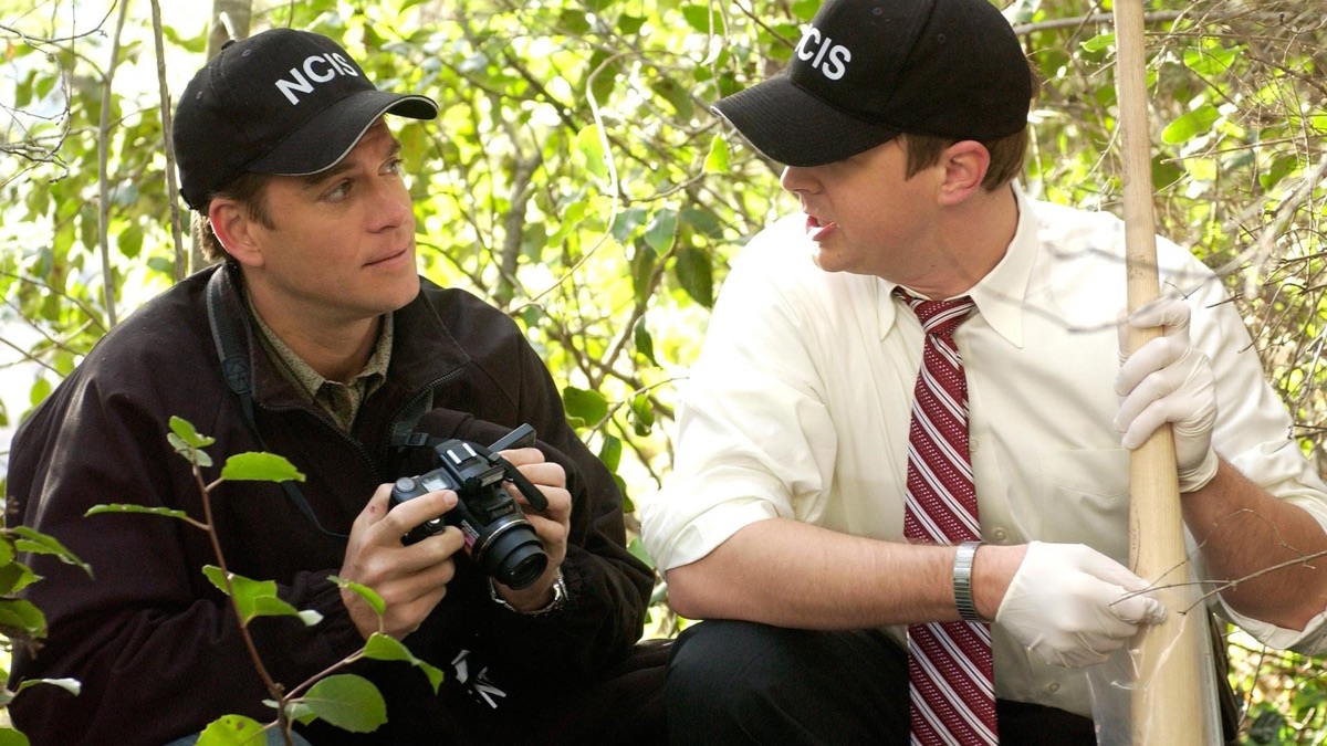 Caught On Tape - NCIS (Season 2, Episode 15) - Apple TV