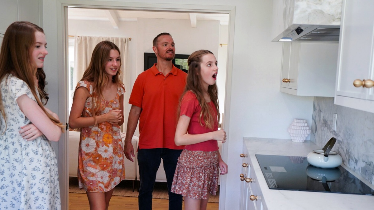 From Flooded to Fabulous – Izzy Does It (Season 1, Episode 5) - Apple ...