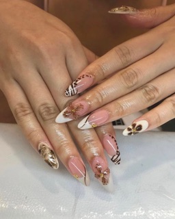 Moderns Nails and Spa