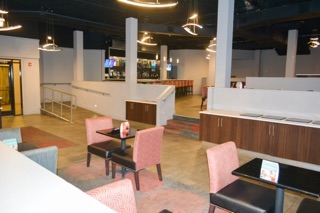 5th Avenue Restaurant & Lounge