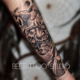 Bee Tattoo studio photo 4