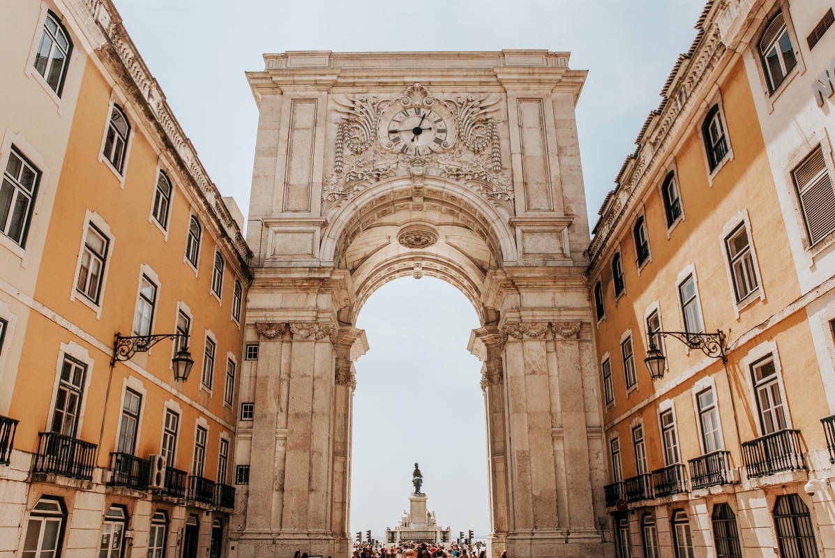 Louis Vuitton City Guide · 24 Hours in Lisbon