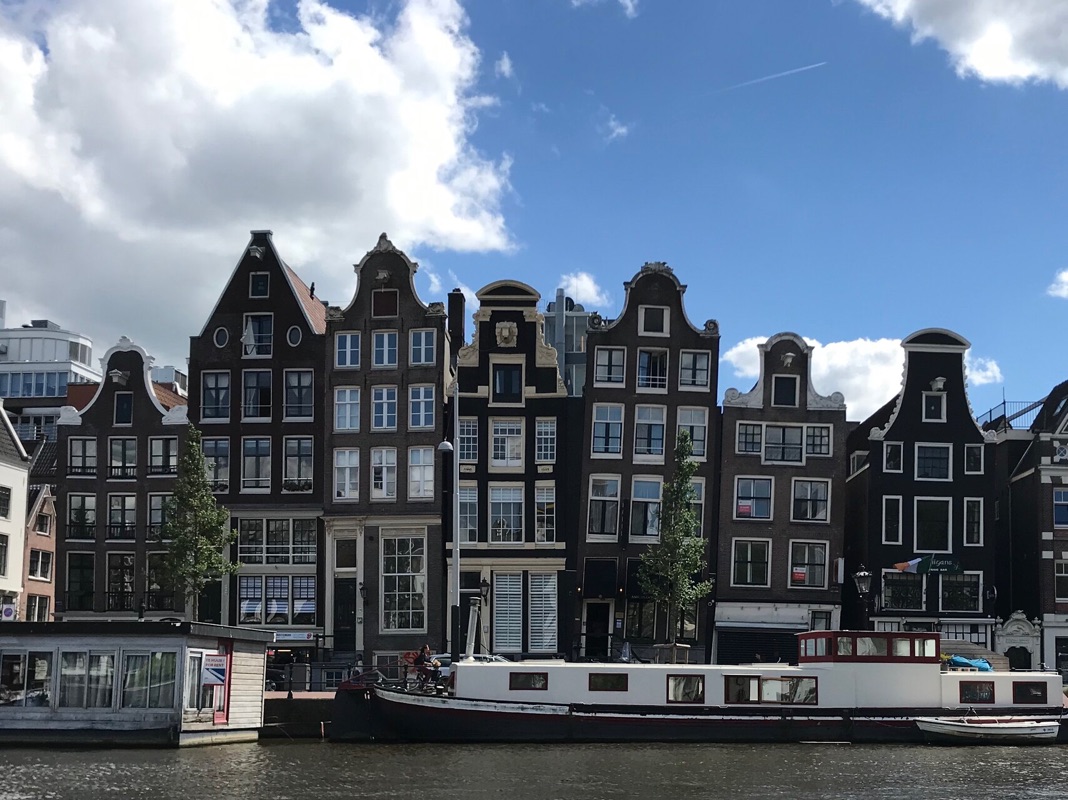 Albert Cuypmarkt in Amsterdam, Netherlands - Apple Maps