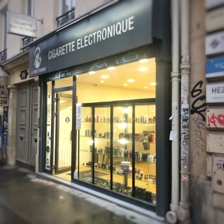 Le Petit Fumeur in Paris, France - Apple Maps