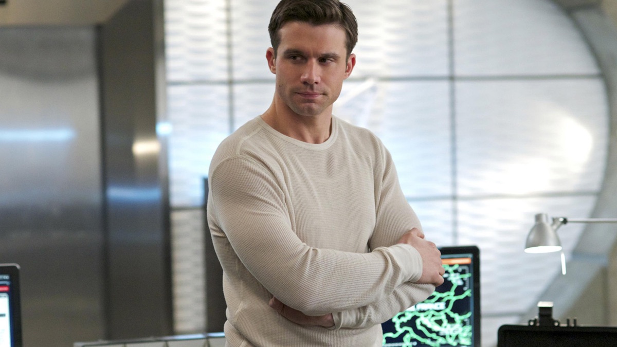‎Inevitability - Nikita (Series 3, Episode 15) - Apple TV (BH)
