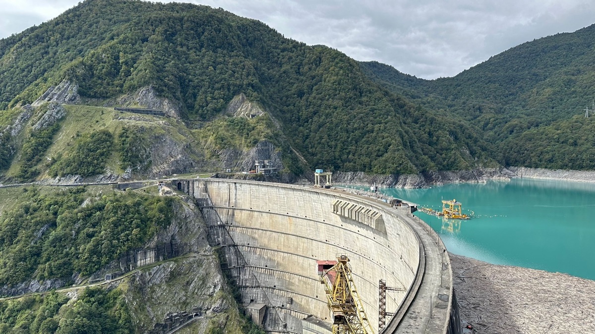 ‎Re: Saving Georgia's Largest Dam - RE: European Stories - Apple TV (IE)
