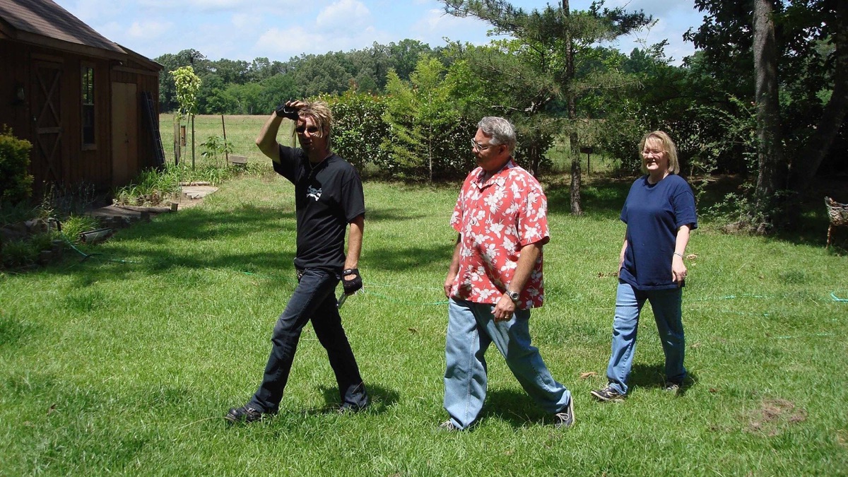 Raccoon Haunting - Billy The Exterminator (Series 1, Episode 9) - Apple ...