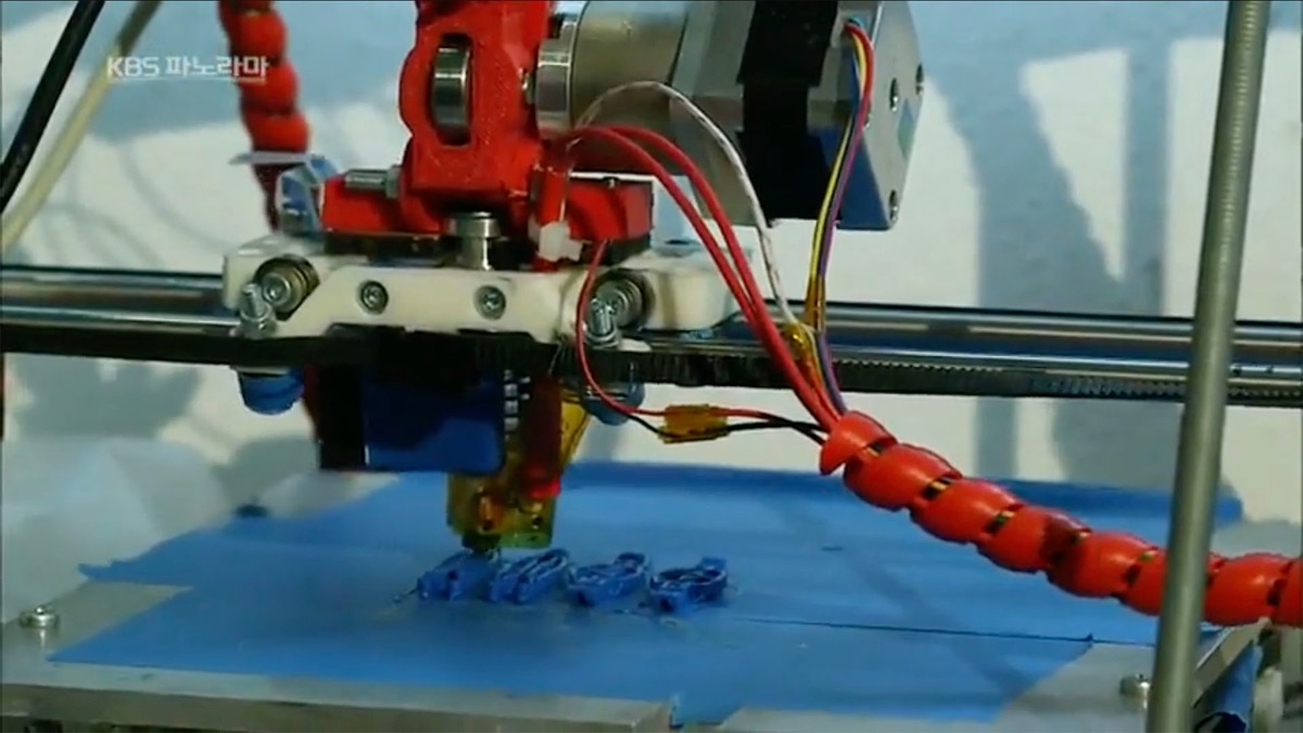 디지털 미래경제 1부 : 3D 프린팅, 새로운 제조혁명 - KBS 파노라마(시즌 1, 에피소드 94) - Apple TV (KR)