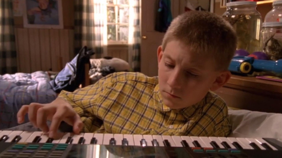 Buseys Run Away - Malcolm in the Middle (Series 6, Episode 2) - Apple TV  (OM)