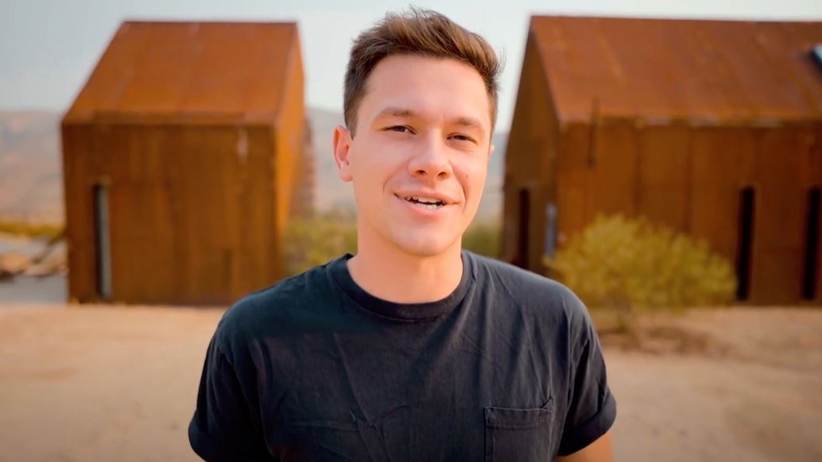 ‎Tree House Time Turner & Under the Stars - Tiny BNB (Series 1, Episode ...