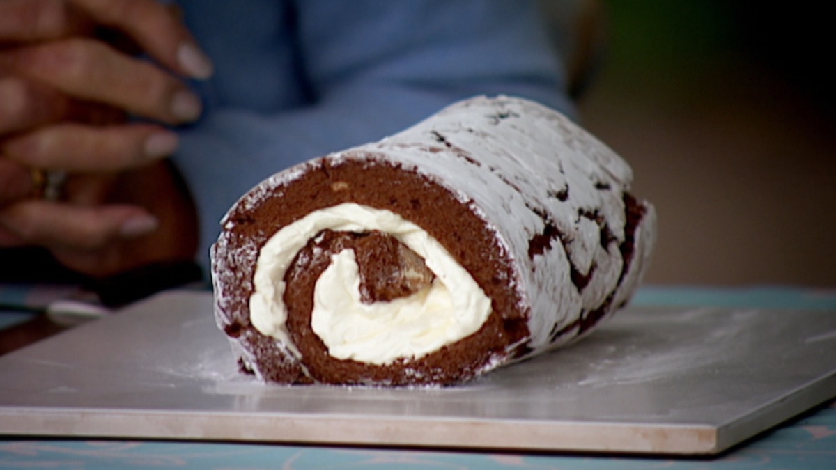 ‎Desserts - The Great British Bake Off (Season 2, Episode 6) - Apple TV ...