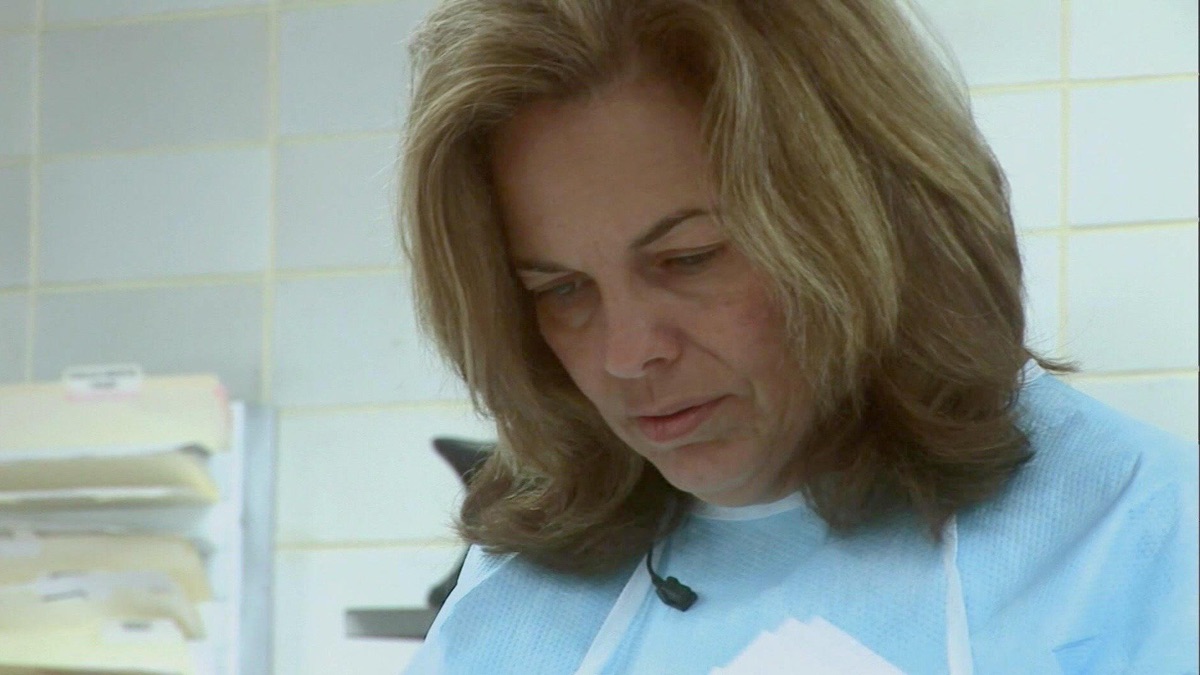‎Asesinos ocultos - Dr. G: Medical Examiner (temporada 7, episodio 2 ...