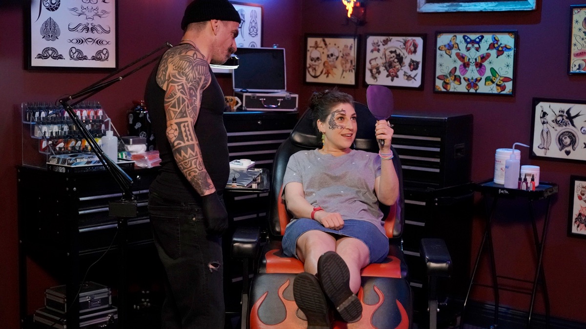 ‎Call Me Tiny Boo-Boo – Call Me Kat (Season 2, Episode 15) - Apple TV (AU)