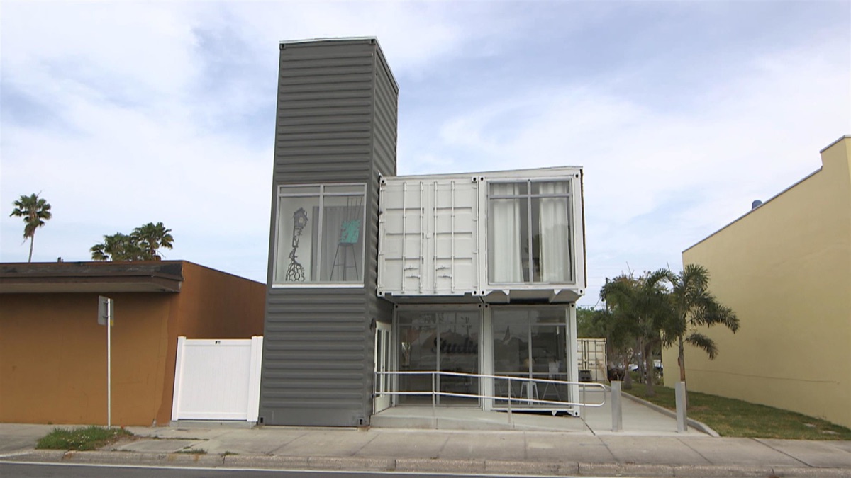 ‎Industrial Chic Container Home - Container Homes (saison 1, épisode 5 ...