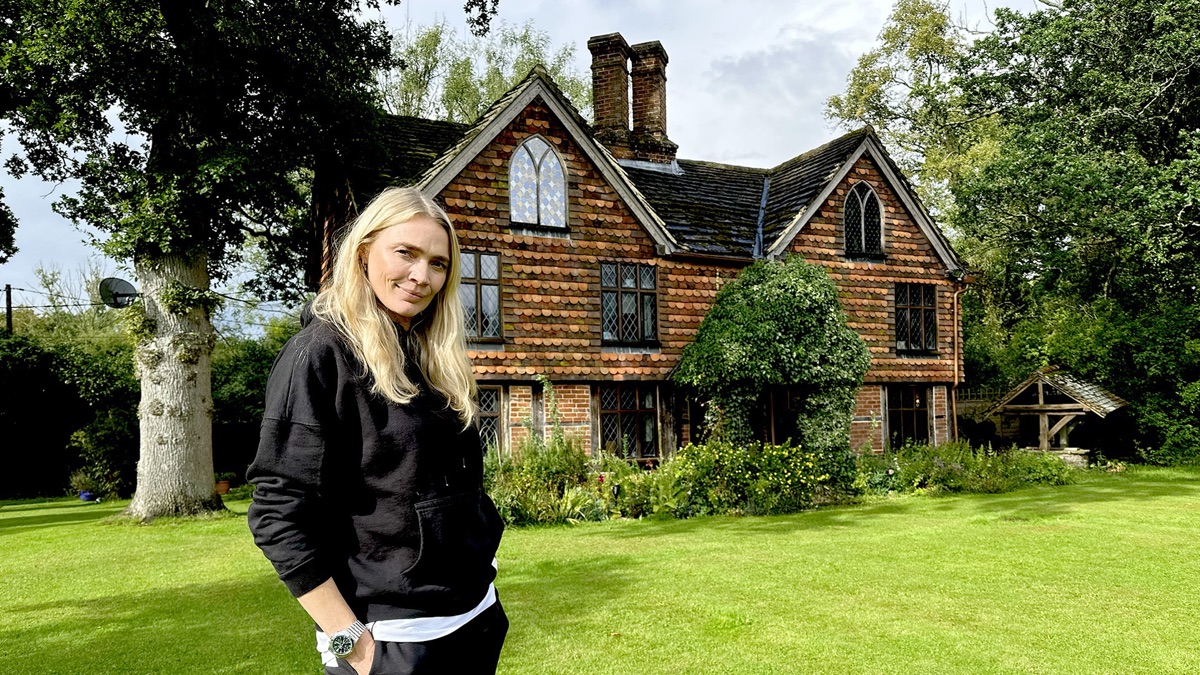 Heidi Range and Jodie Kidd Abbey Clancy Celebrity Homes (Series 1, Episode 1) Apple TV (UK)