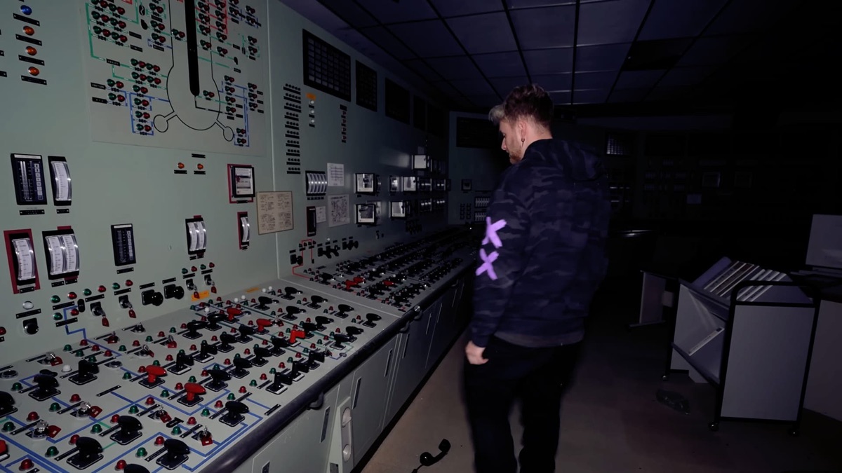 ‎The Radiation Ghost Mall Inside Japan's Abandoned City - Exploring ...